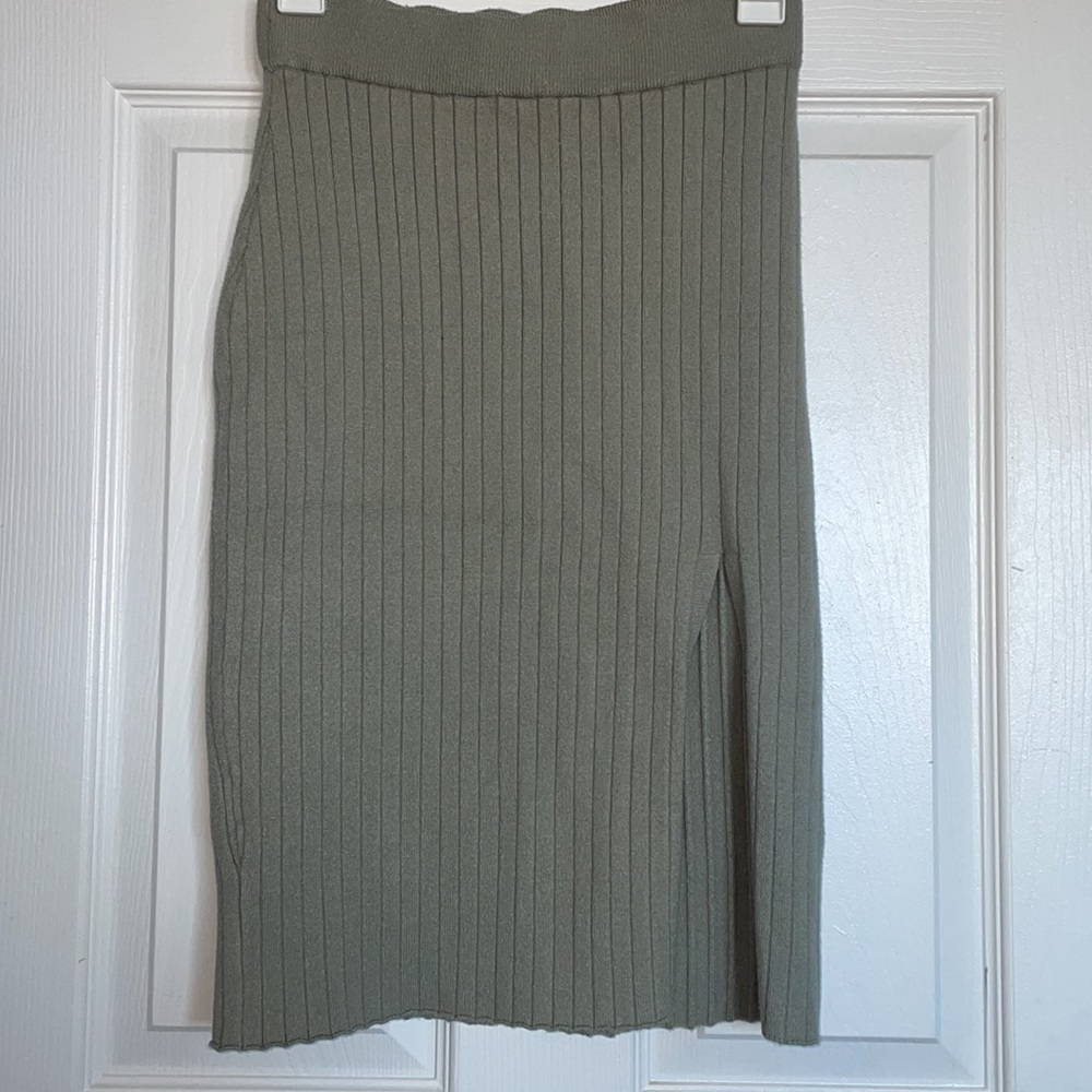 Abercrombie & Fitch light green midi skirt